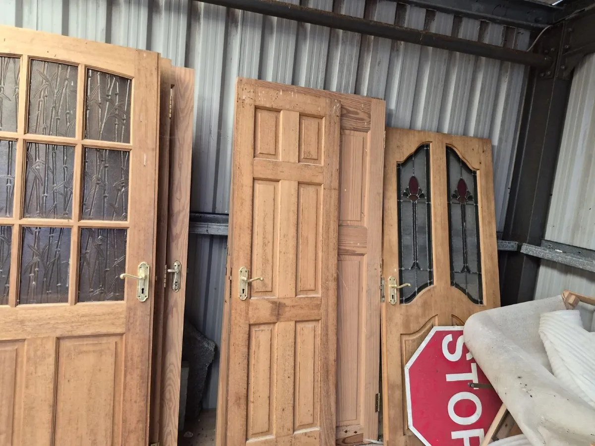 Fireplaces, doors, tiles, Steel acrow, cabinets. - Image 2