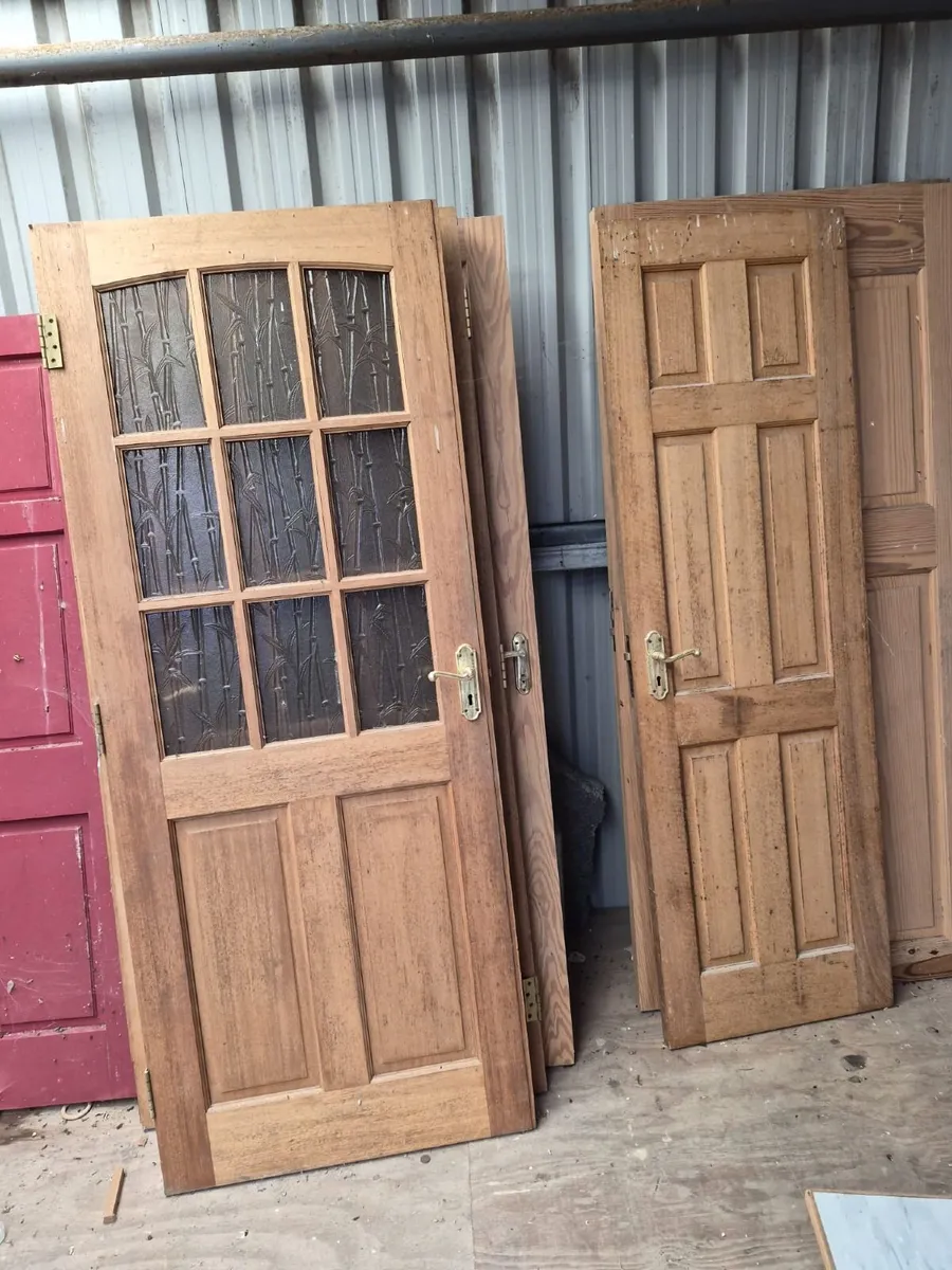 Fireplaces, doors, tiles, Steel acrow, cabinets. - Image 4