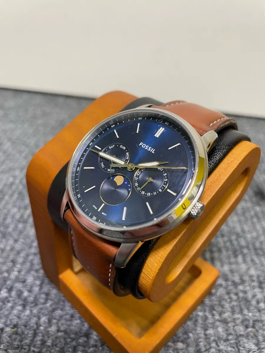 Fossil neutra moonphase watch - Image 2