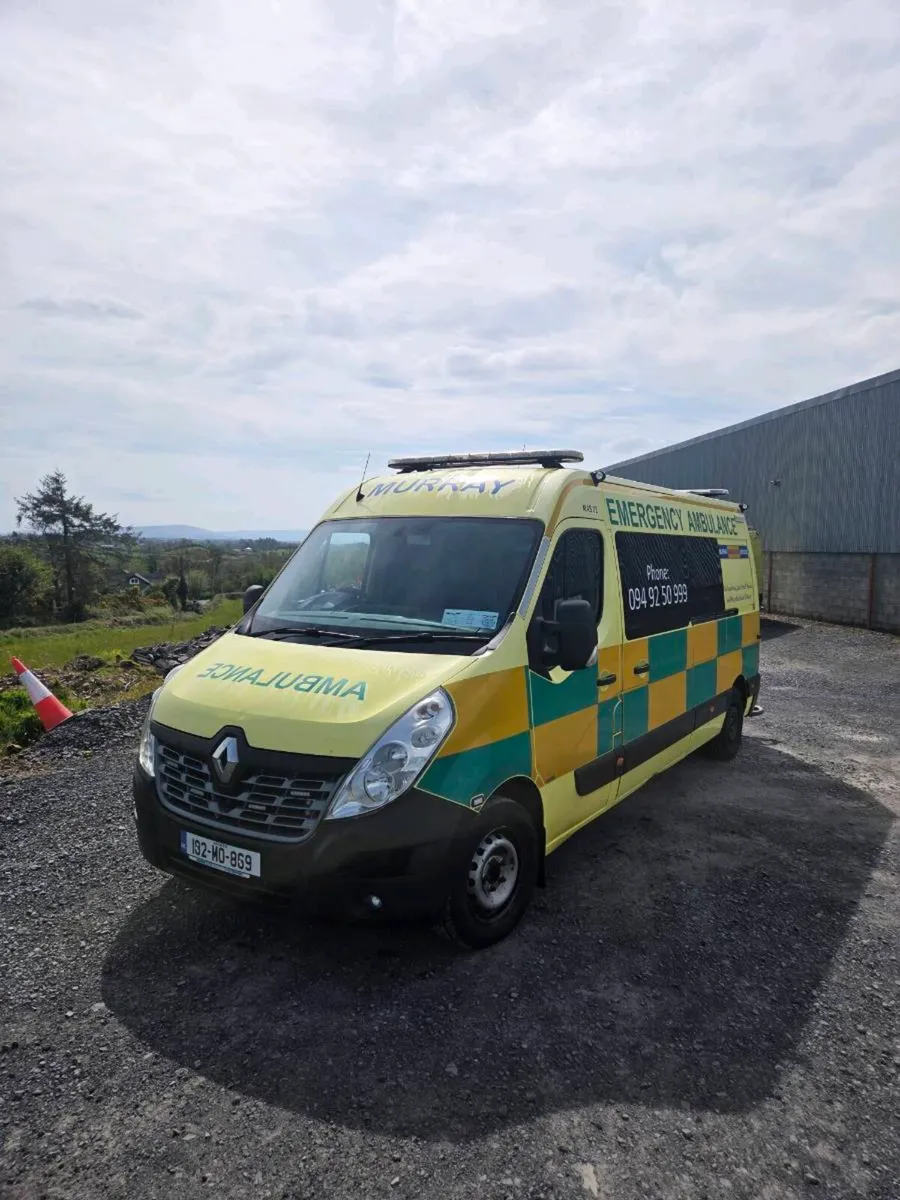 2018 Renault Master Ambulance - Image 2