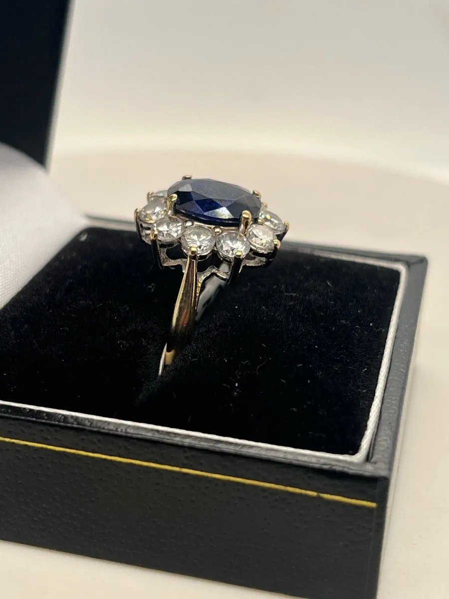 9k gold blue stone cz ring. - Image 4