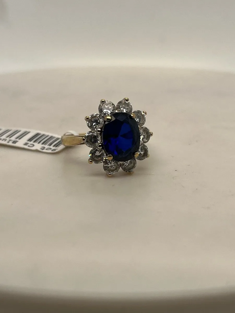 9k gold blue stone cz ring. - Image 1