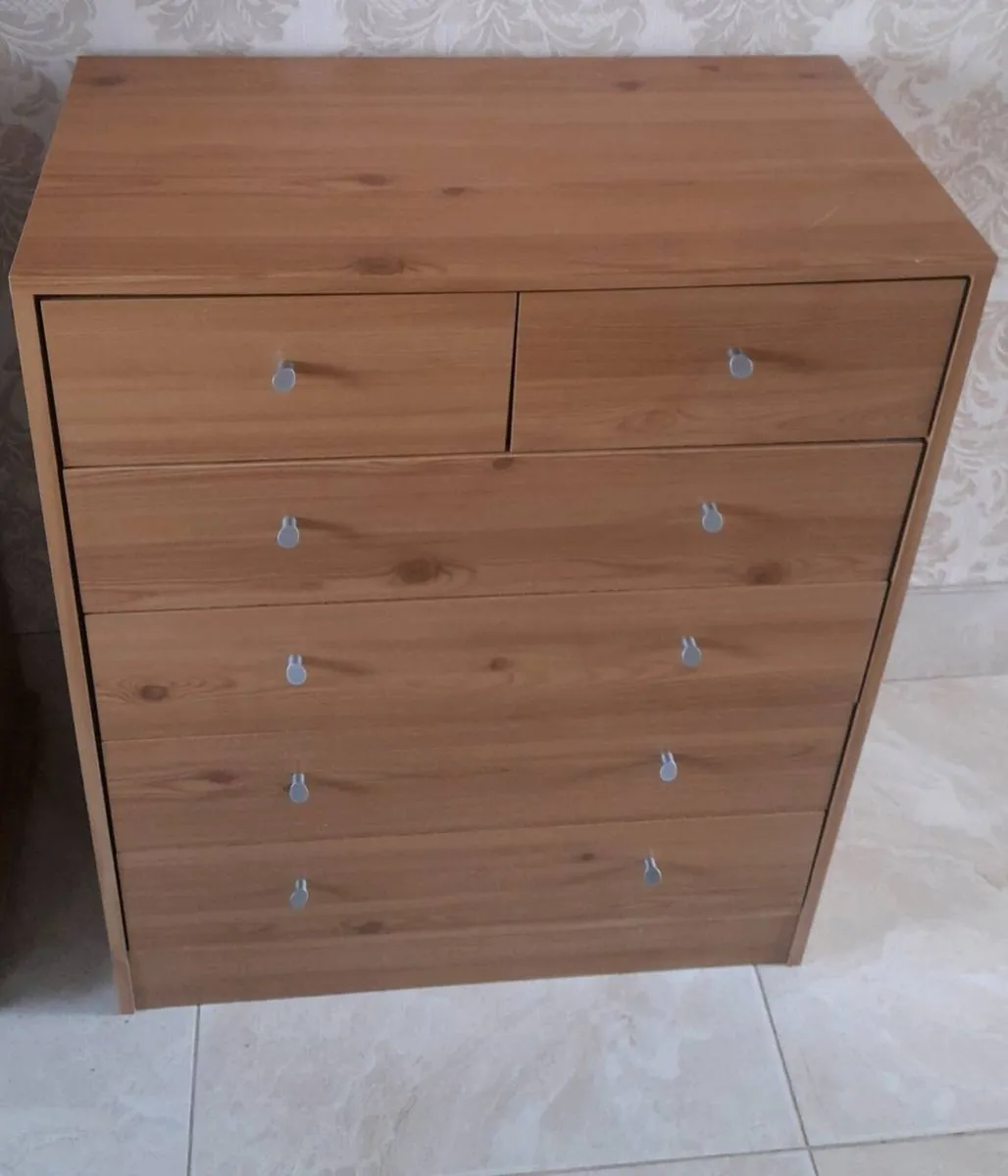 Chest of drawers