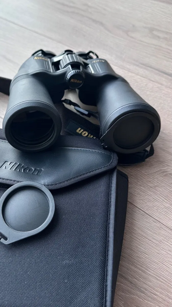 Binoculars—Nikon Aculon A211 10x50 - Image 1