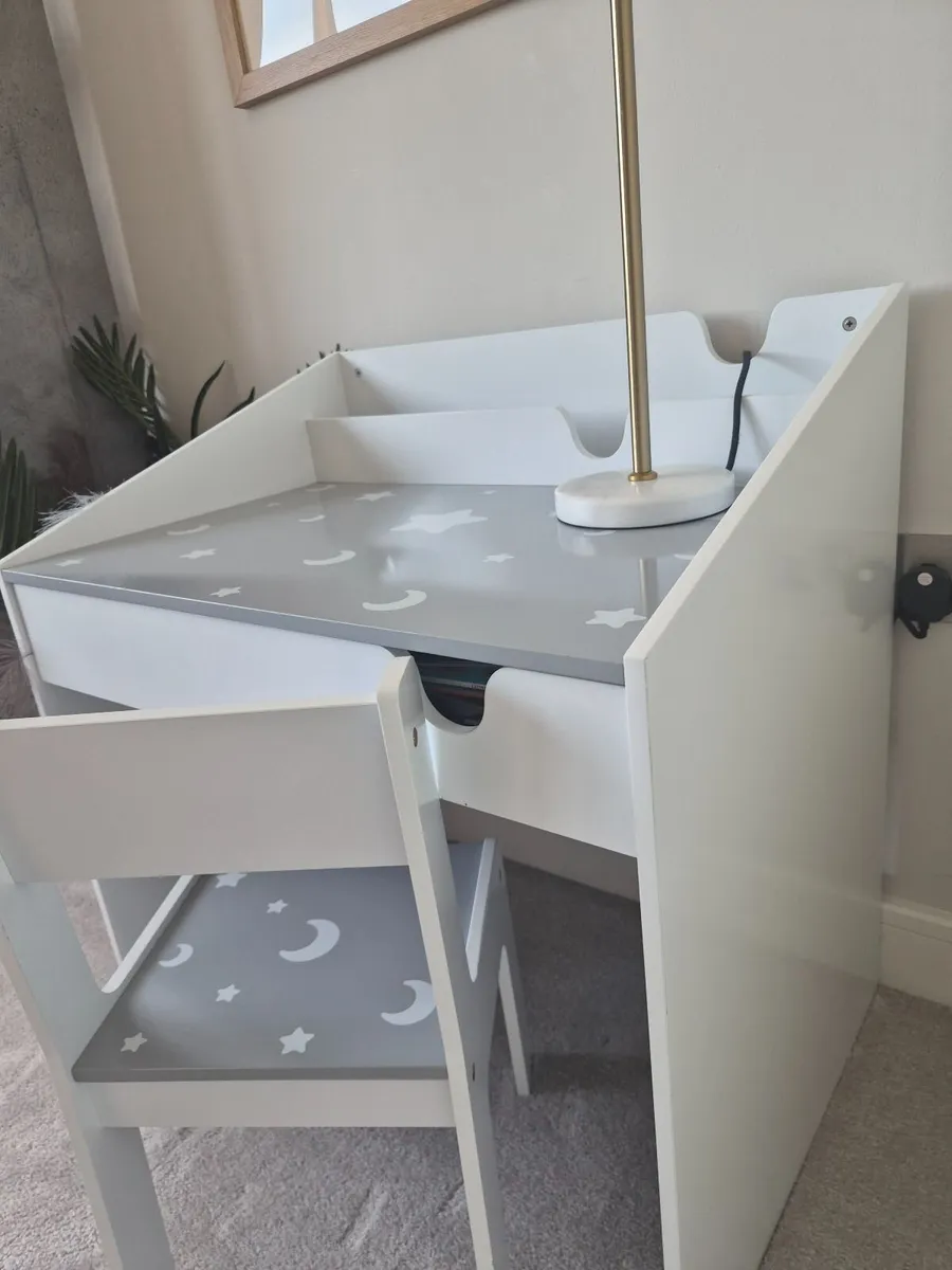 Children’s Desk & Chair Set - Image 4