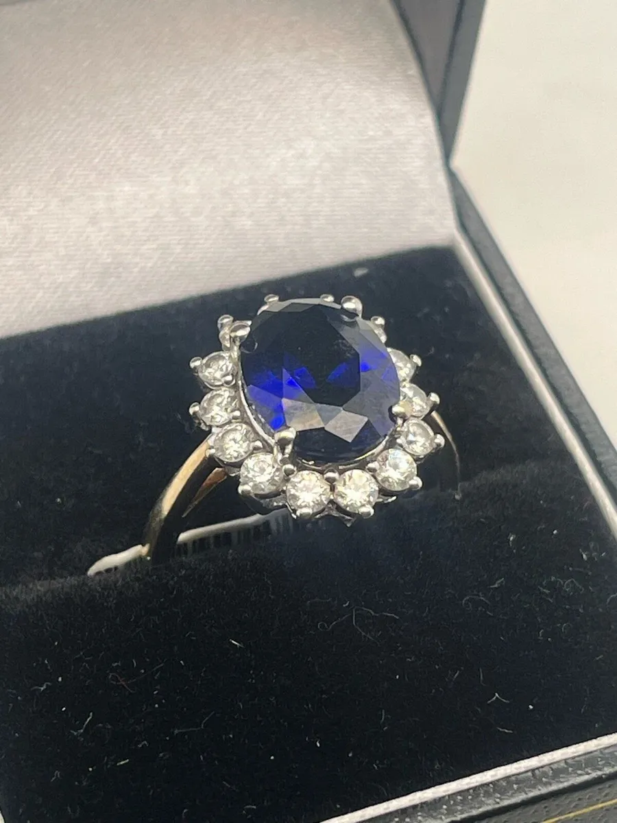 9k gold blue stone cz ring. - Image 3