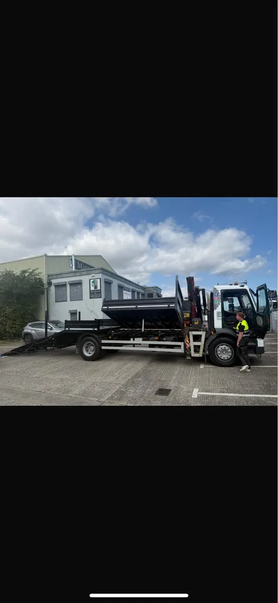 Volvo drop side tipper body with working crane - Image 1