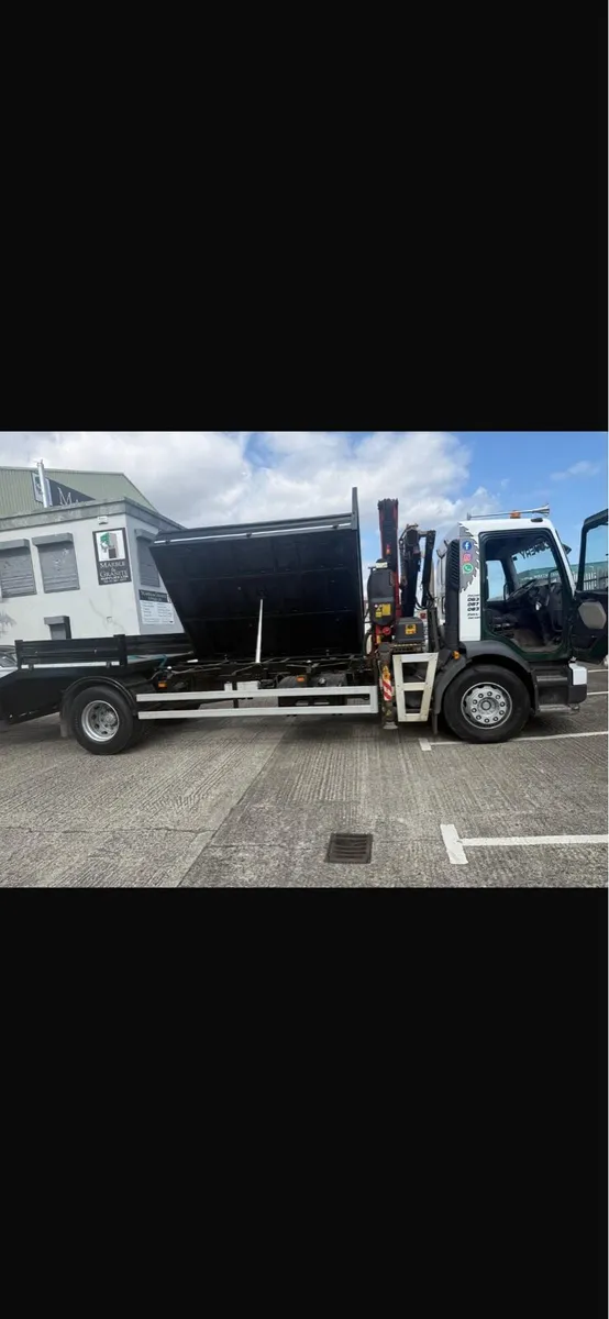 Volvo drop side tipper body with working crane - Image 2