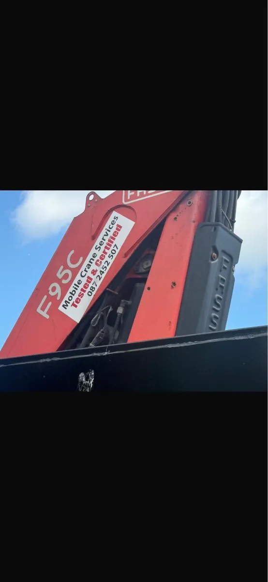 Volvo drop side tipper body with working crane - Image 3