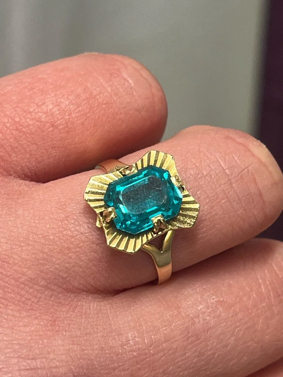 9k gold cz bow ring. - Image 1