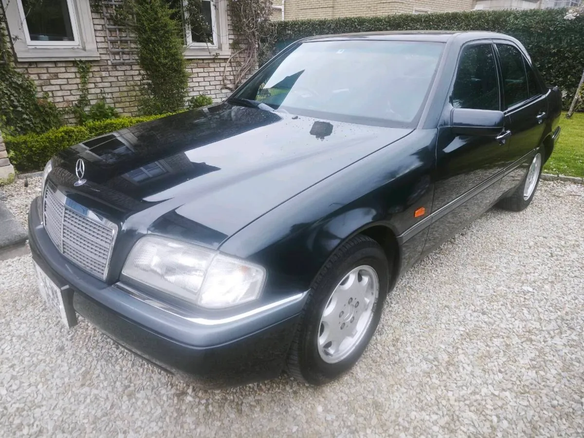 Mercedes c280 just 23k mls/37k klms. - Image 2