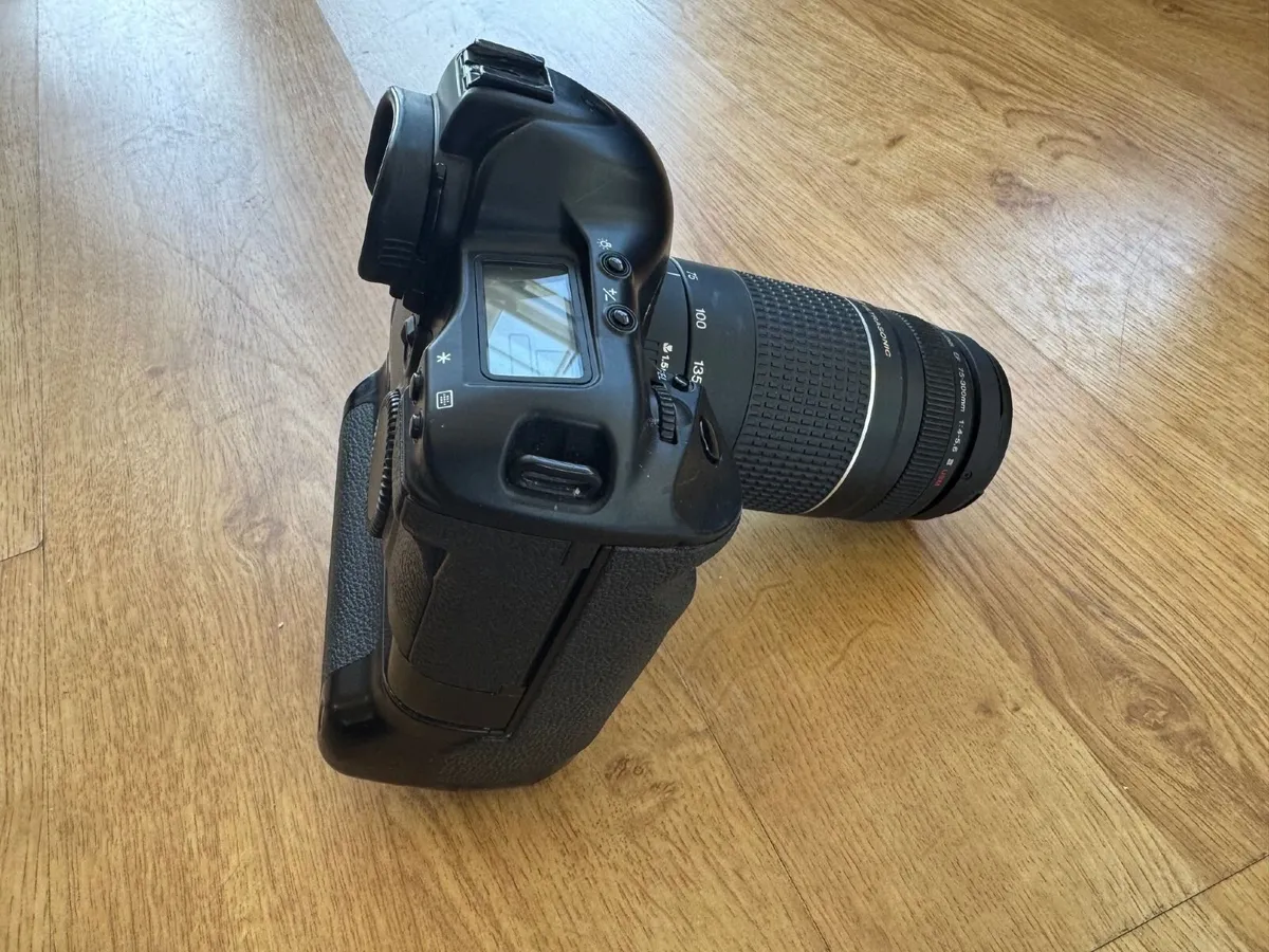 Canon EOS 1V 35mm Film Camera - Great Condition. - Image 1