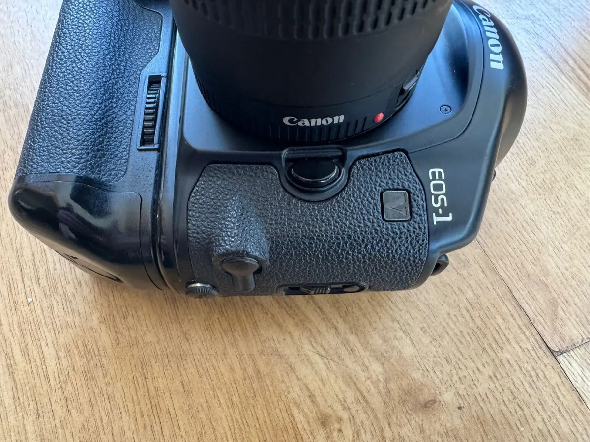 Canon EOS 1V 35mm Film Camera - Great Condition. - Image 3