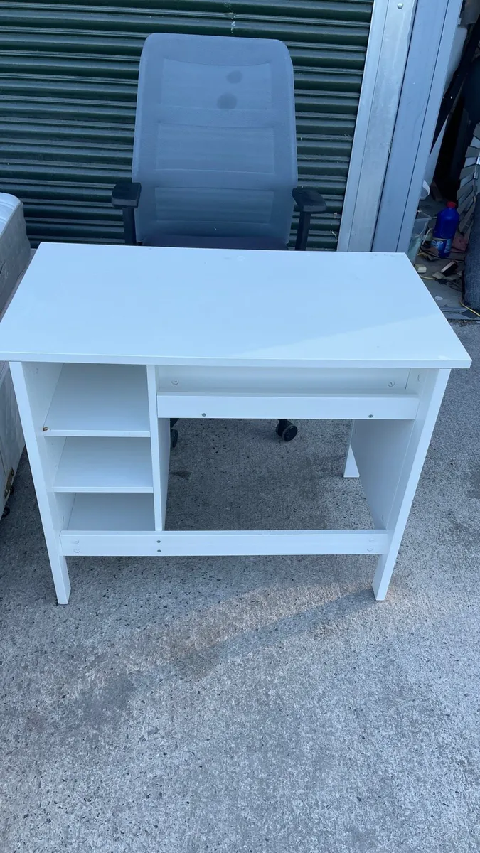 Chair and desk - Image 1