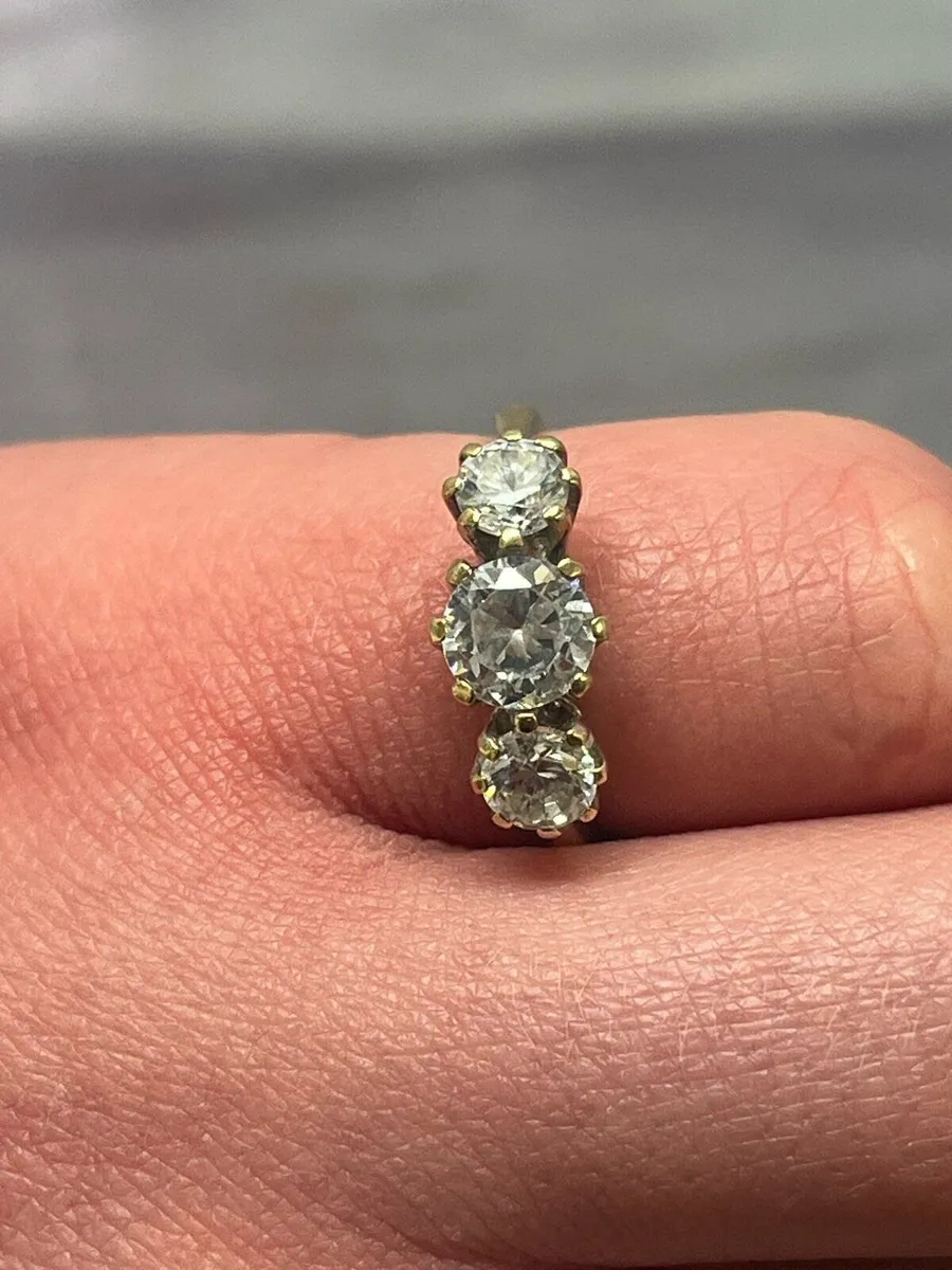 9k gold blue stone cz ring. - Image 1