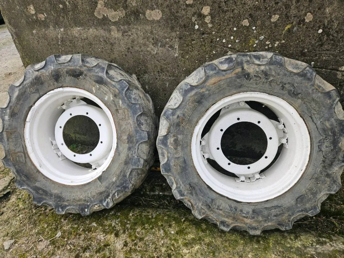 Tyers  and rims for new holland t5050 - Image 1