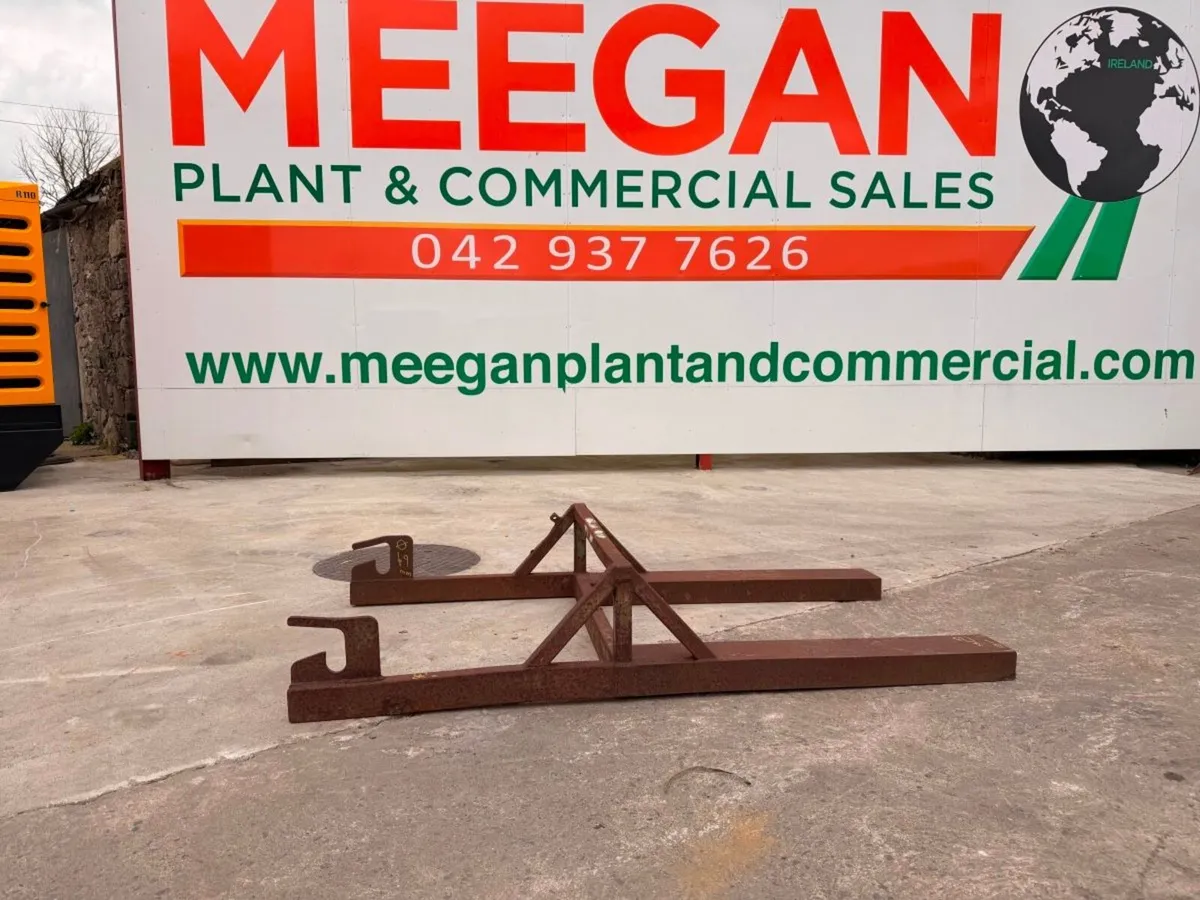 Forklift tipping skip frame - Image 1