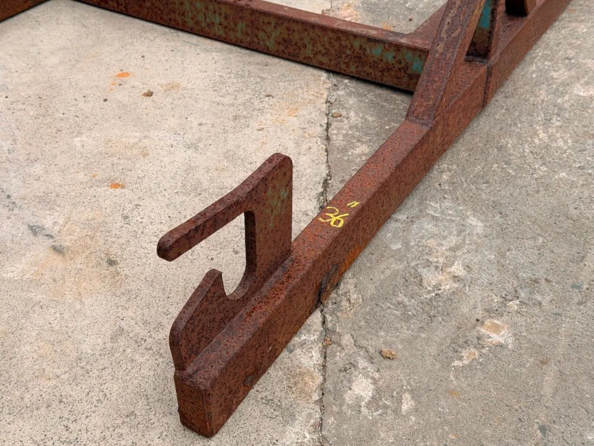 Forklift tipping skip frame - Image 4