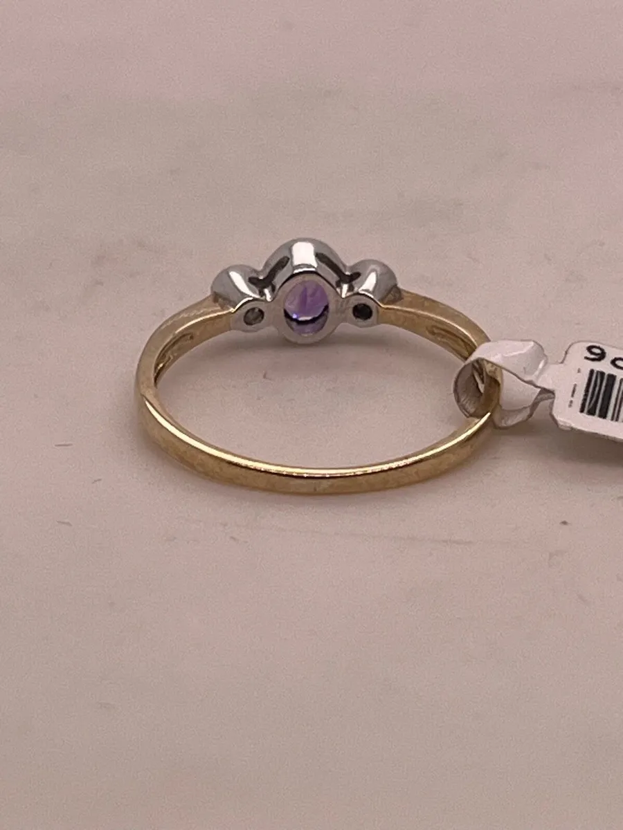 9k gold purple stone ring with diamonds. - Image 3
