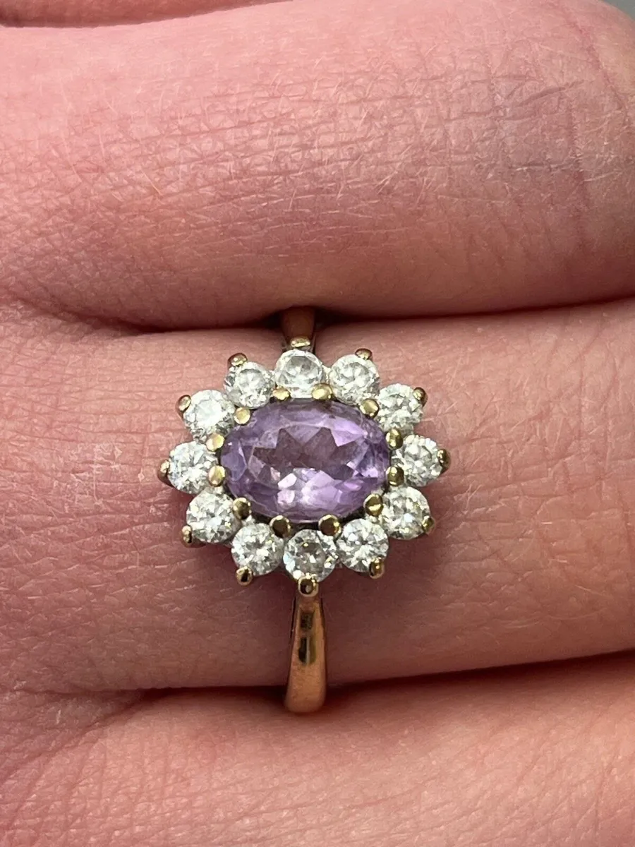 9k gold purple stone ring with diamonds. - Image 1