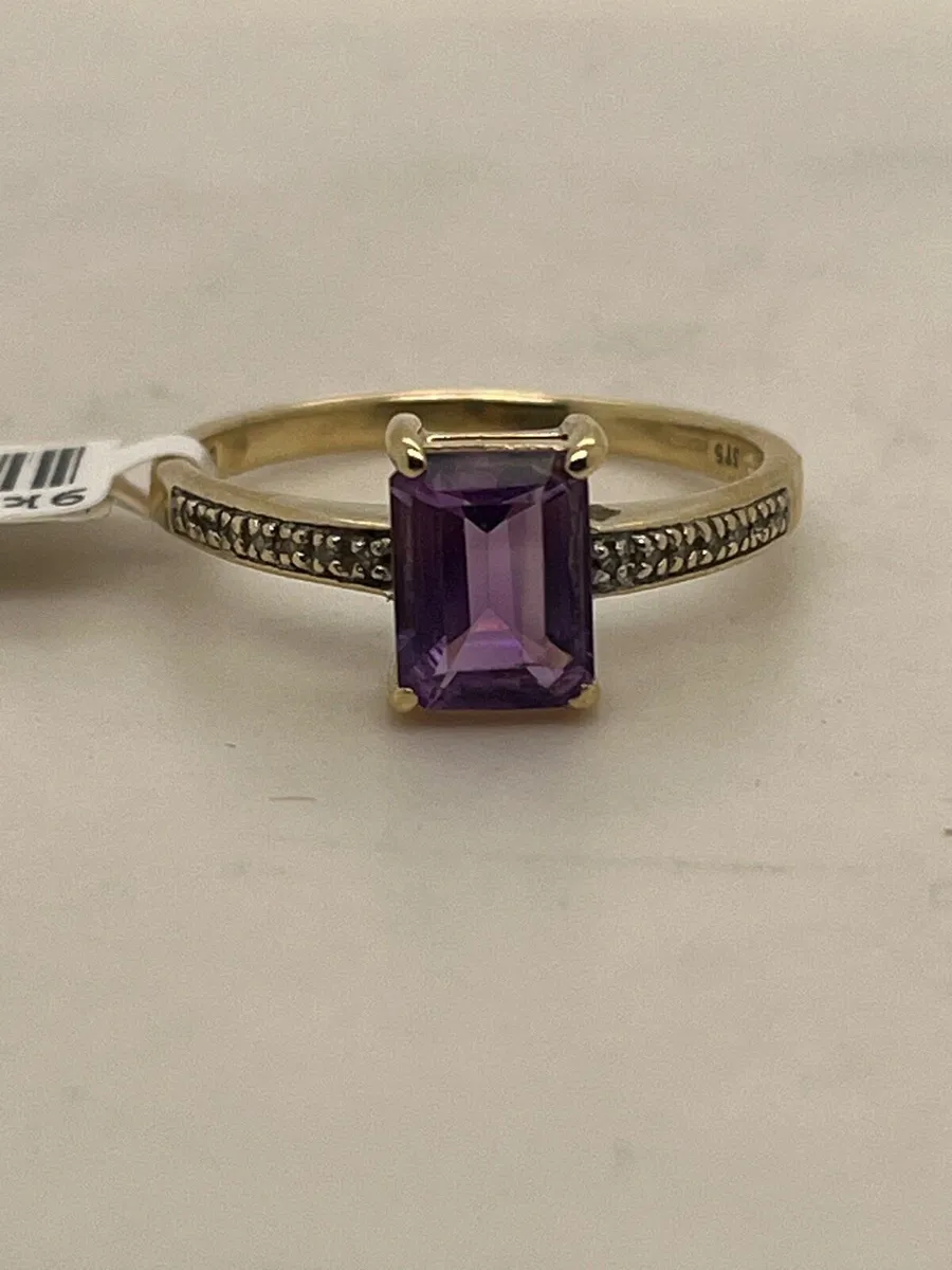 9k gold purple stone ring with diamonds. - Image 3