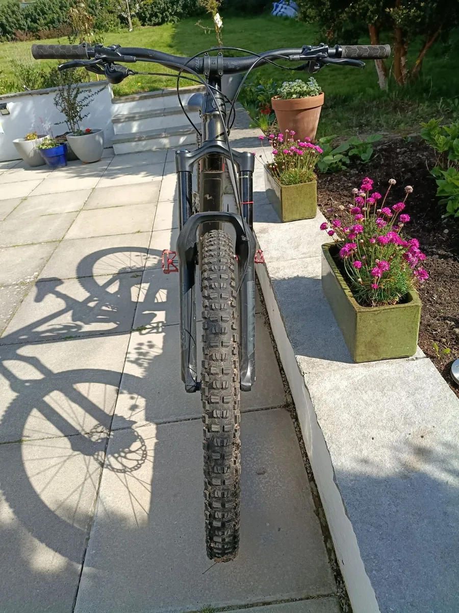 Trek Slash 7 (2022) - Image 2