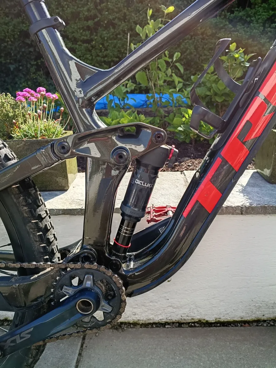 Trek Slash 7 (2022) - Image 3