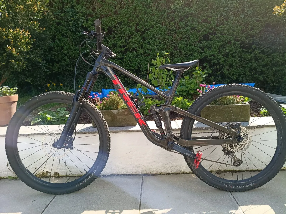 Trek Slash 7 (2022) - Image 1