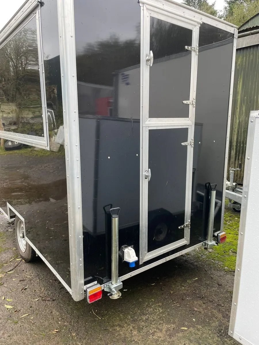 Catering trailer - Image 3