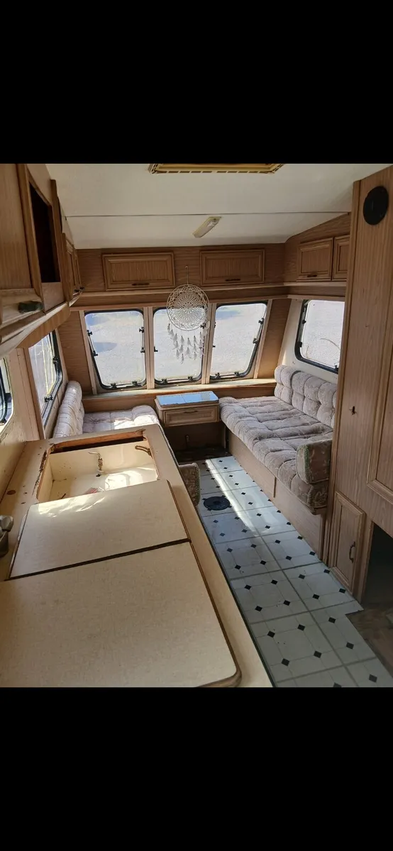 Retro Caravan - Image 3