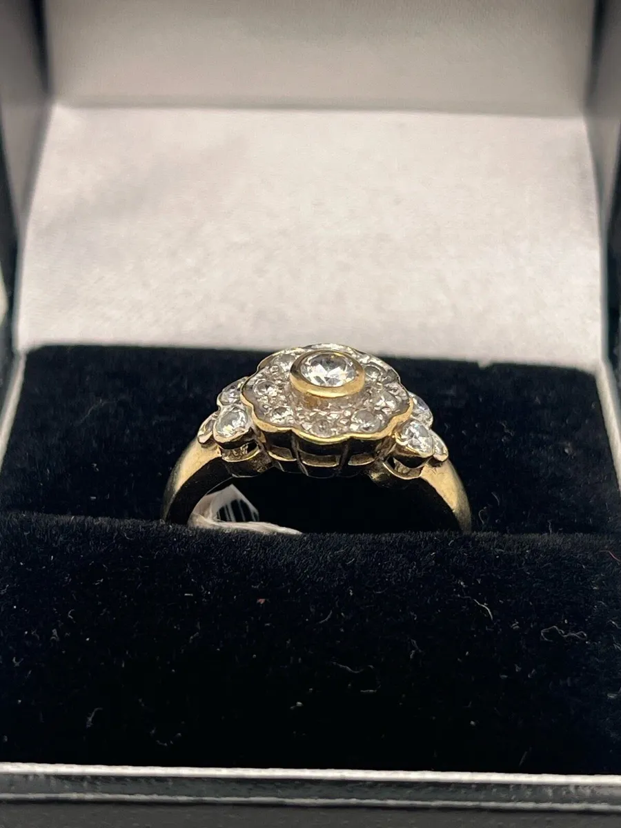 9k gold cz ring. - Image 3