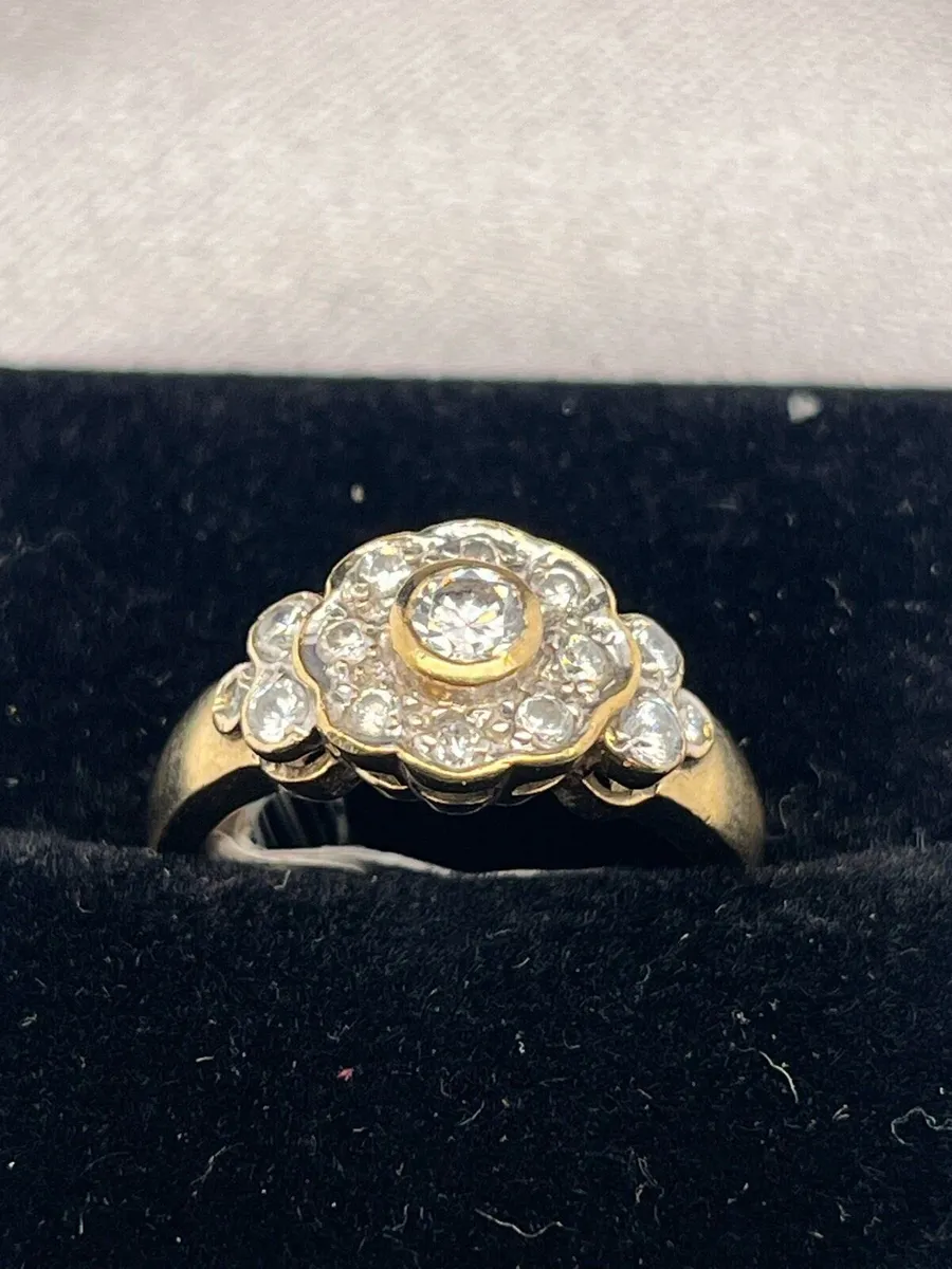 9k gold cz ring. - Image 2