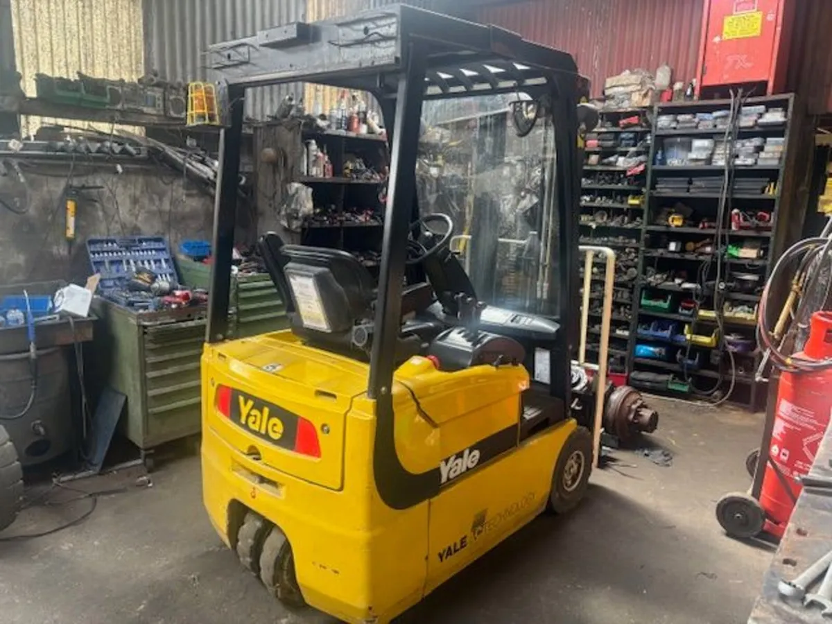 Electric Forklifts - Image 1