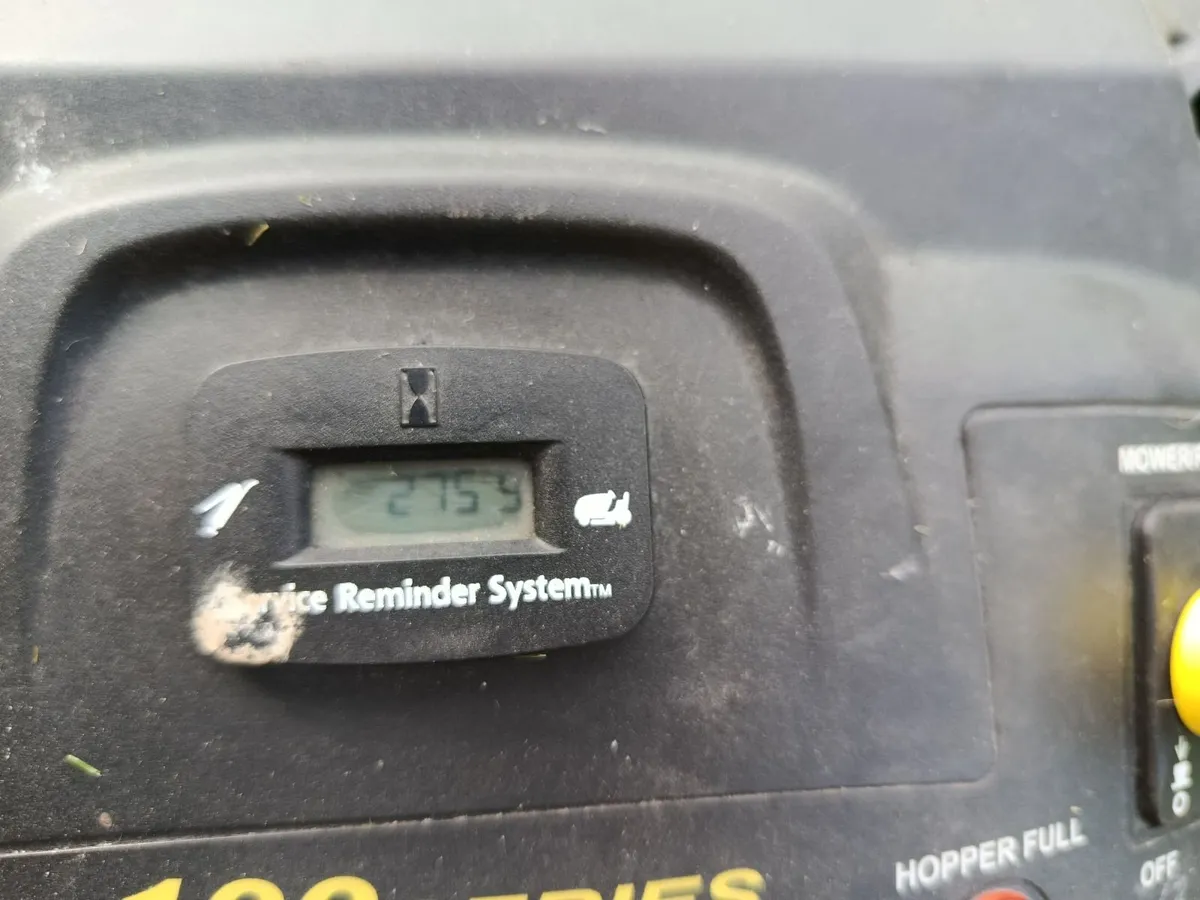 John Deere Tractor Lawnmower - Image 4