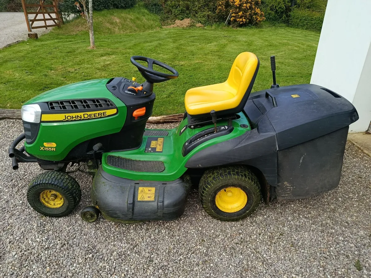 John Deere Tractor Lawnmower - Image 1