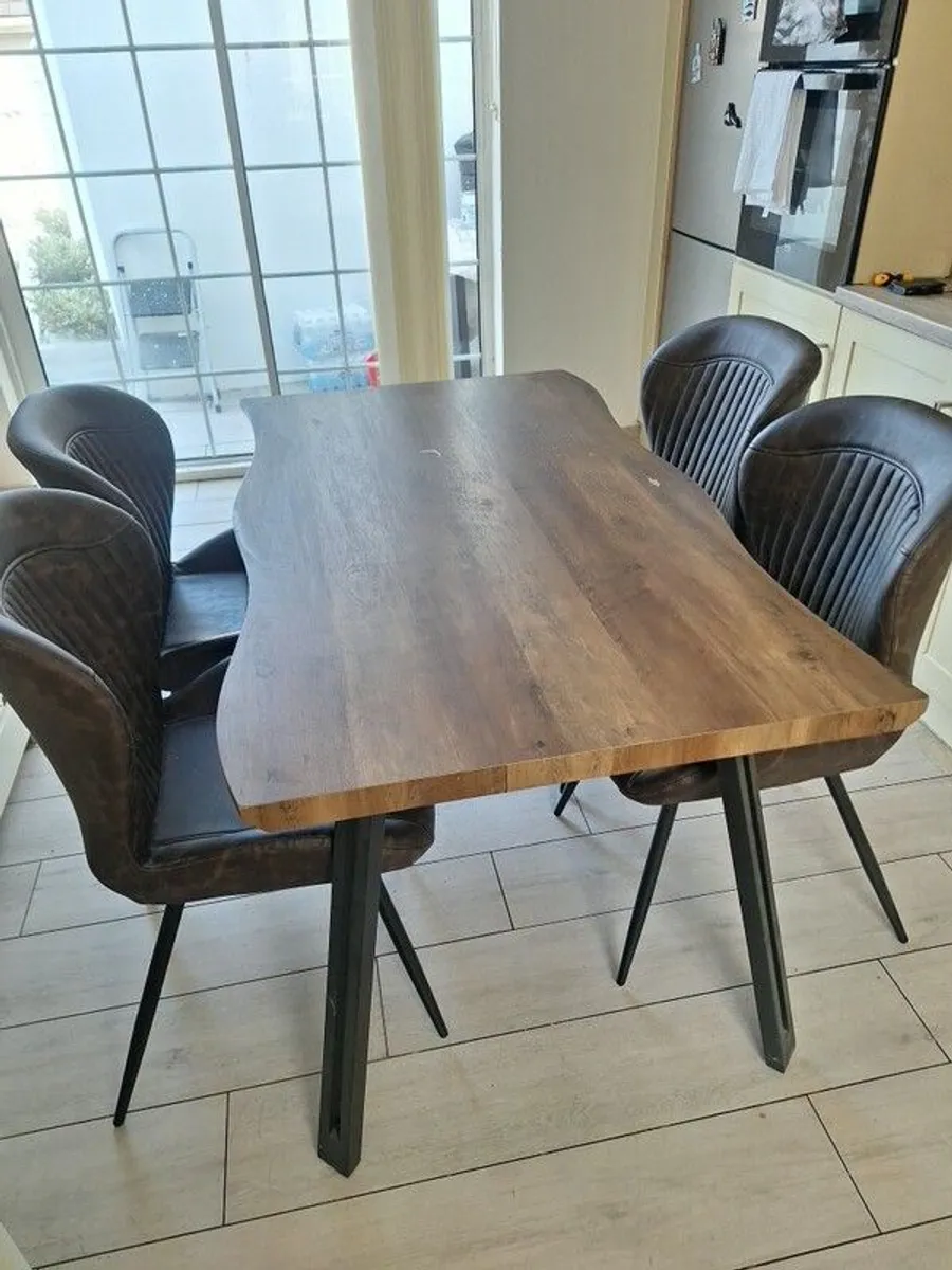 Table and 4 chairs - Image 3