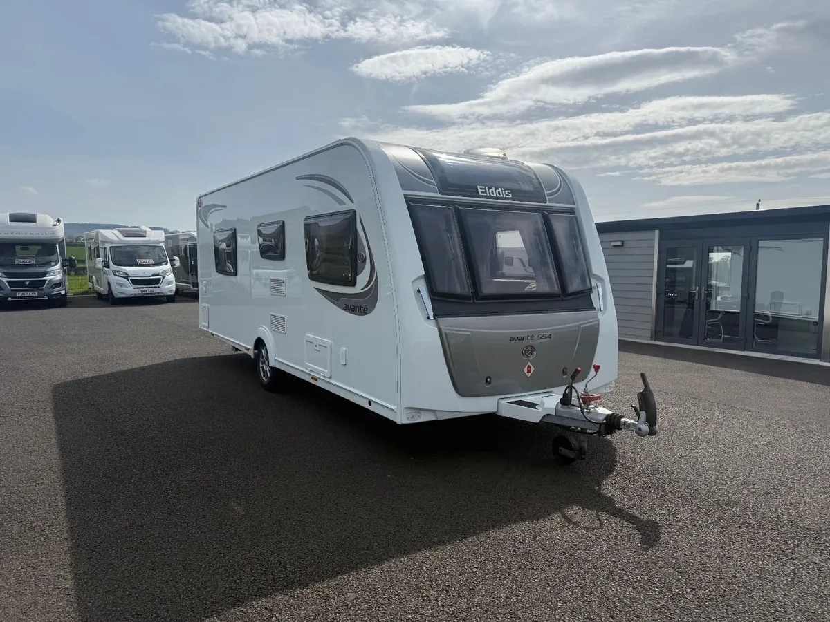 2017 ELDDIS AVATE 554 4 BERTH FIXED BED CARAVAN - Image 1