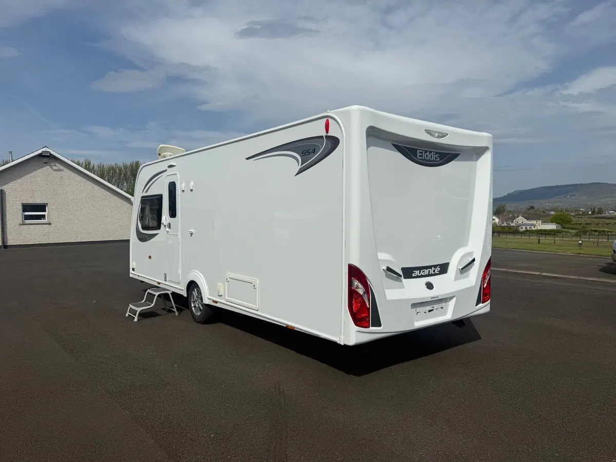 2017 ELDDIS AVATE 554 4 BERTH FIXED BED CARAVAN - Image 3