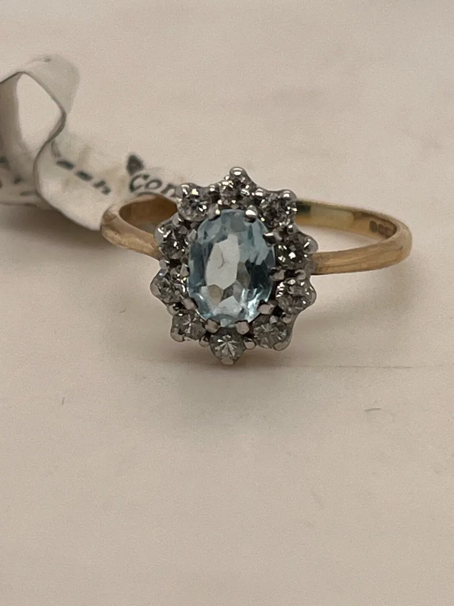 9k gold blue stone cz ring. - Image 1