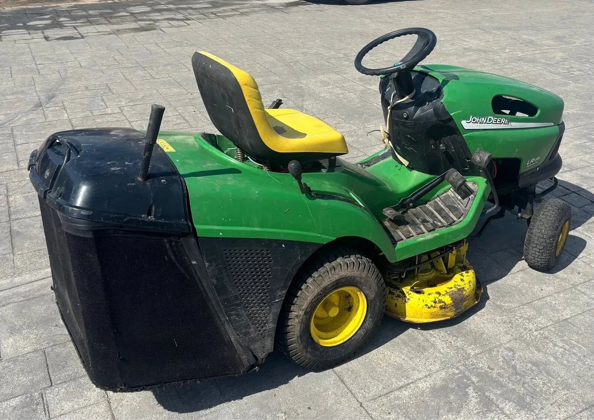 Ride on lawnmower - Image 1