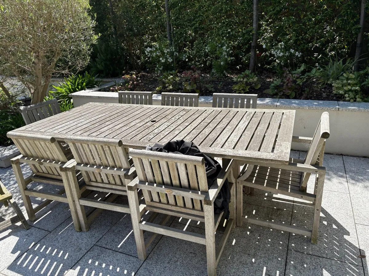 Outdoor table and chairs - Image 2