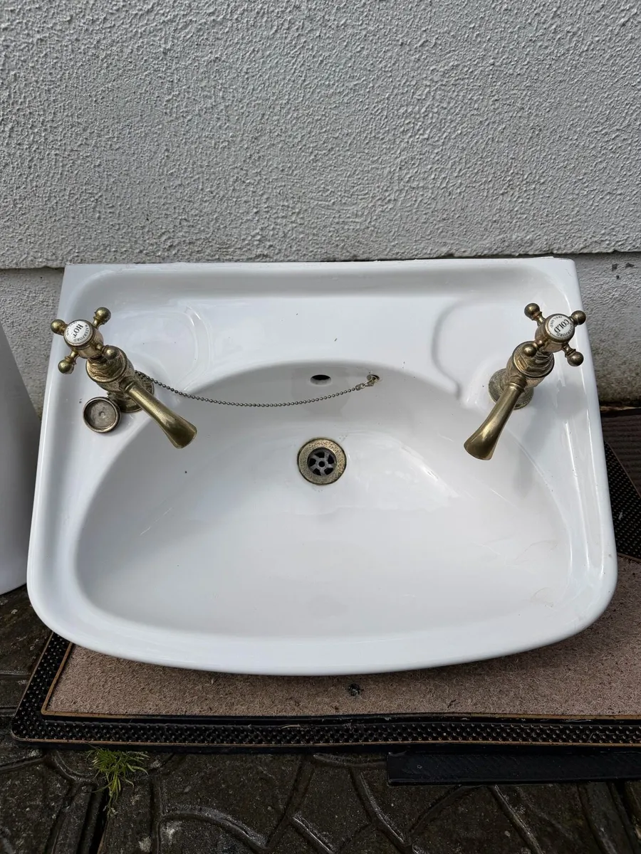 Vintage white ceramic sink - Image 1