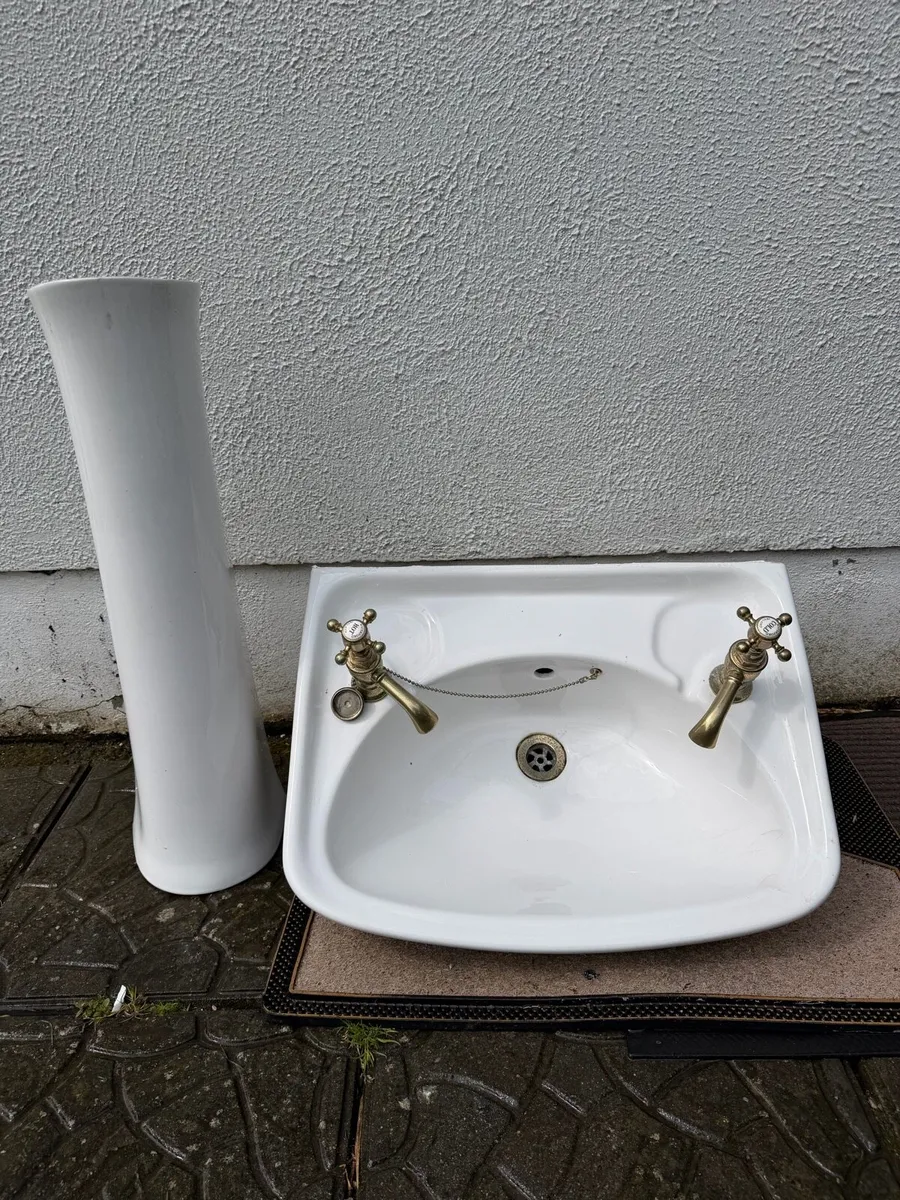 Vintage white ceramic sink - Image 2