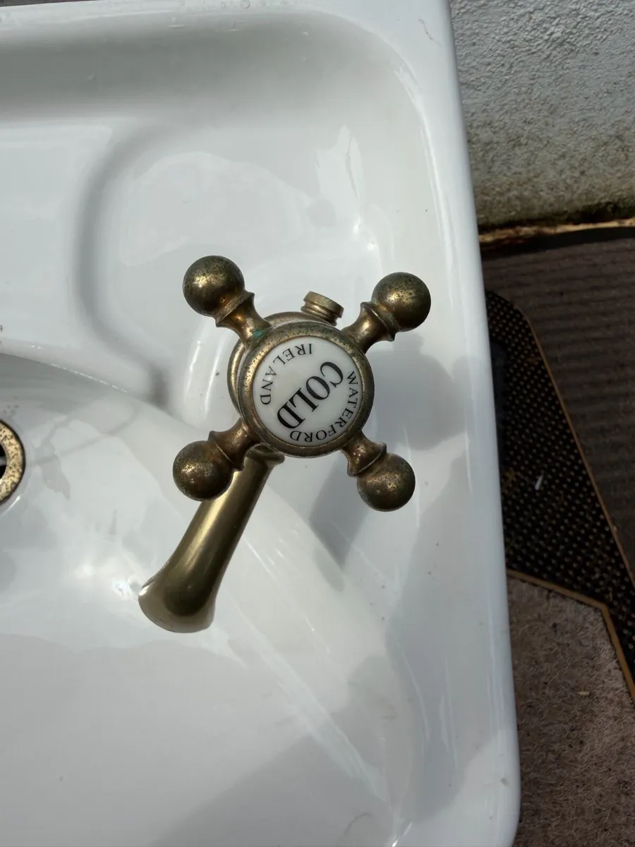 Vintage white ceramic sink - Image 4