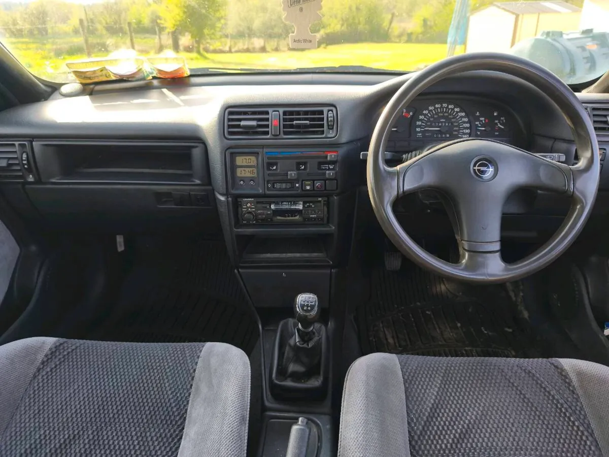 Opel Vectra - Image 4