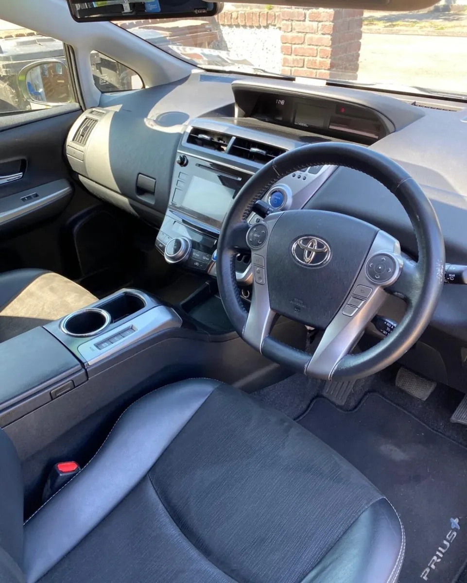 Taxi for Rent (6 Seater) - Image 3