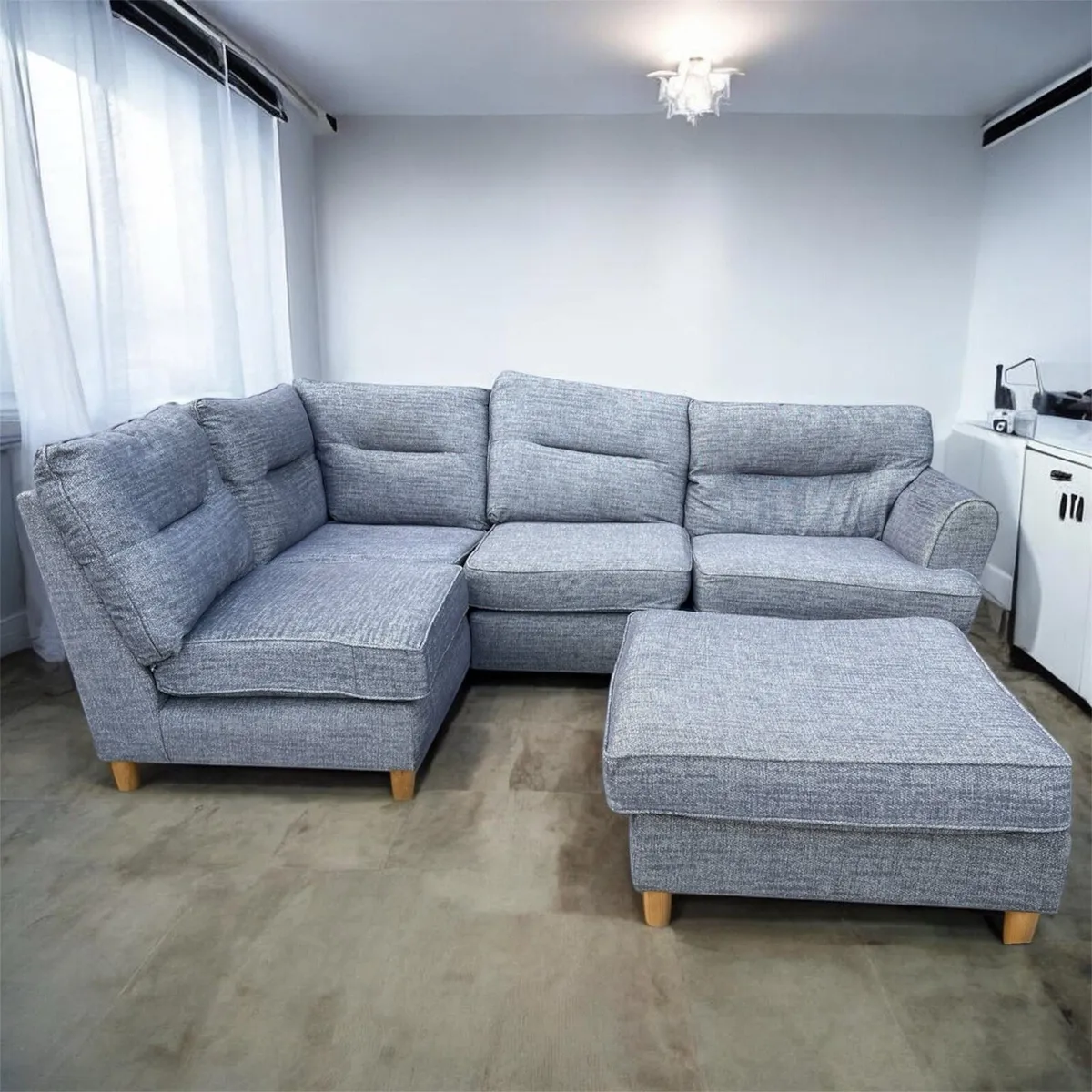 L Corner sofa - Image 1
