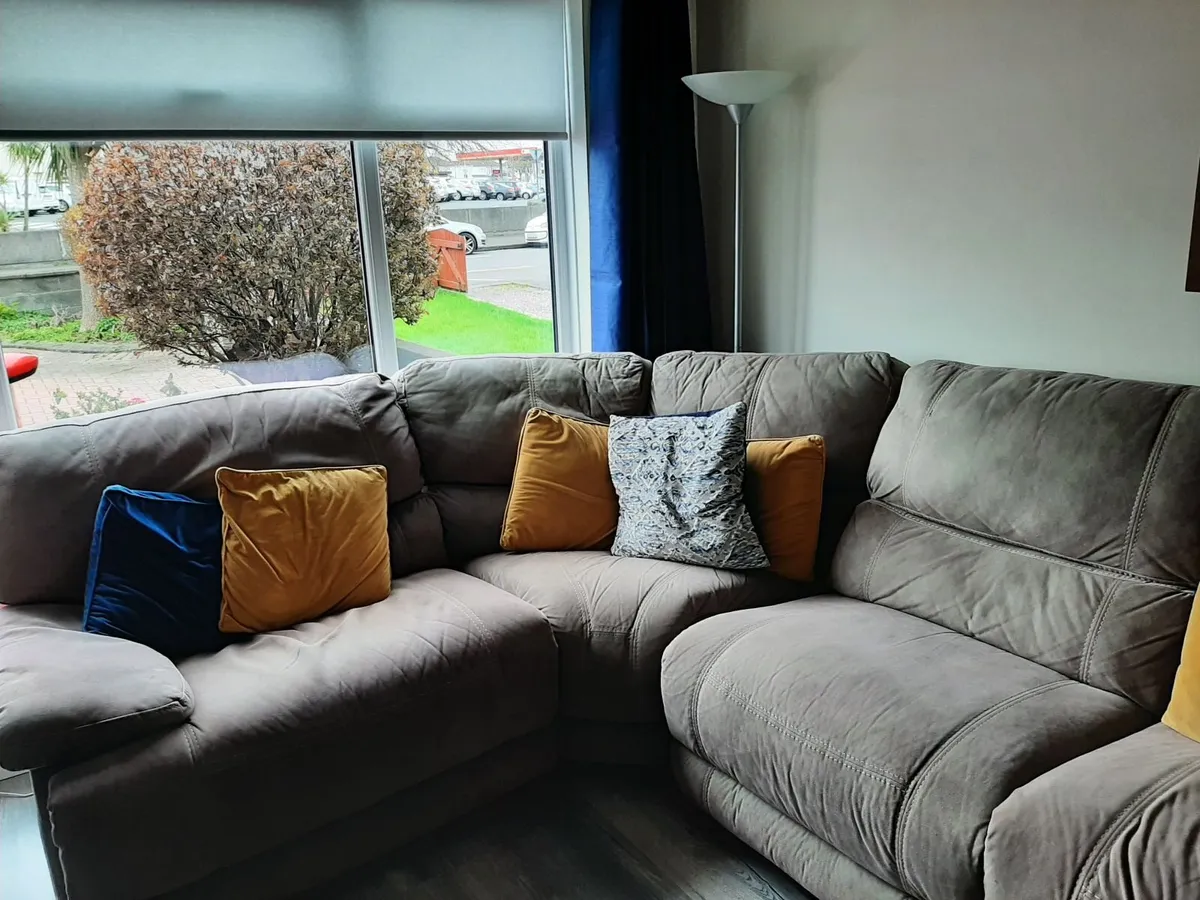 Corner recliner settee - Image 4