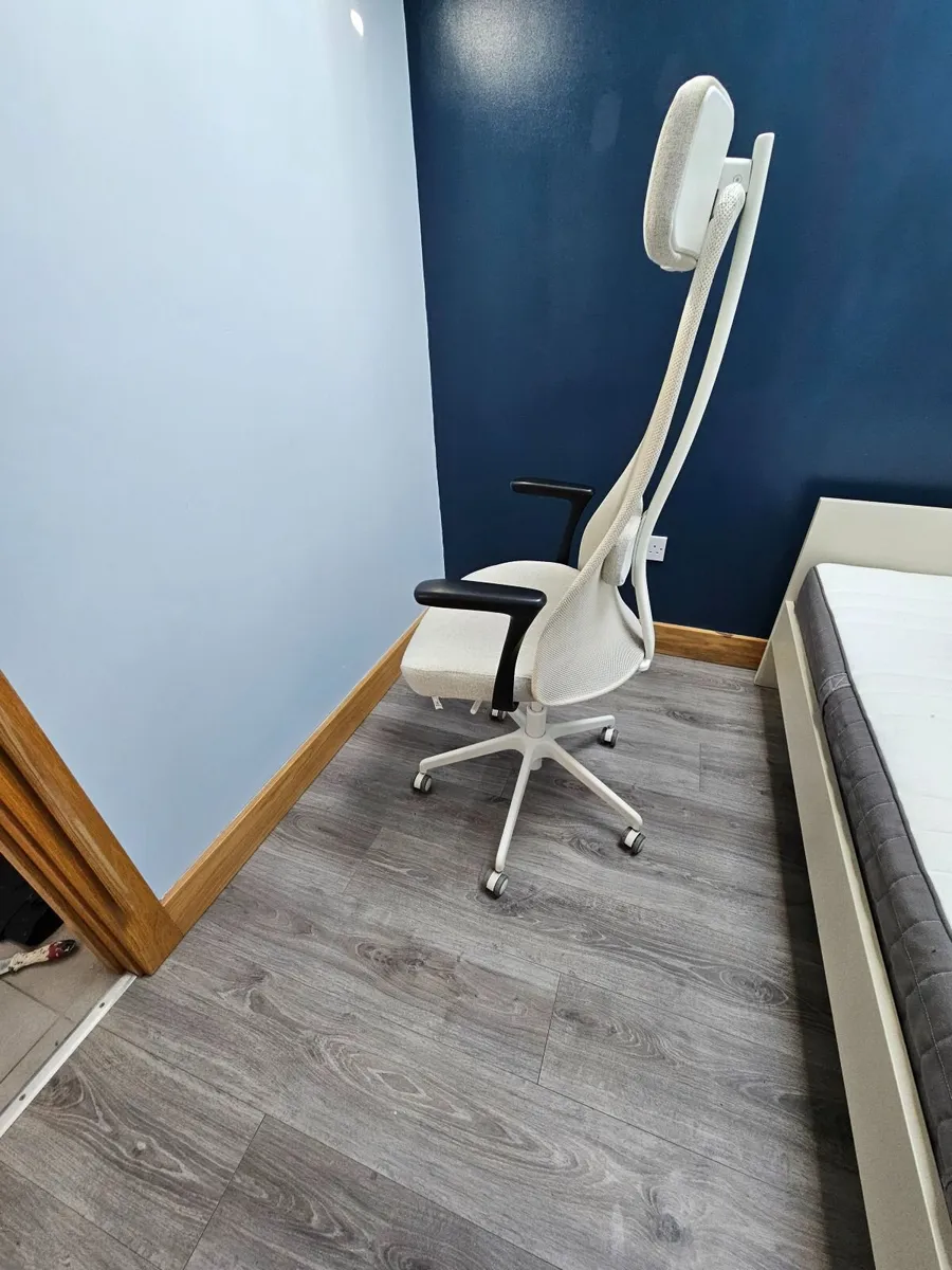 Office chair - Image 1