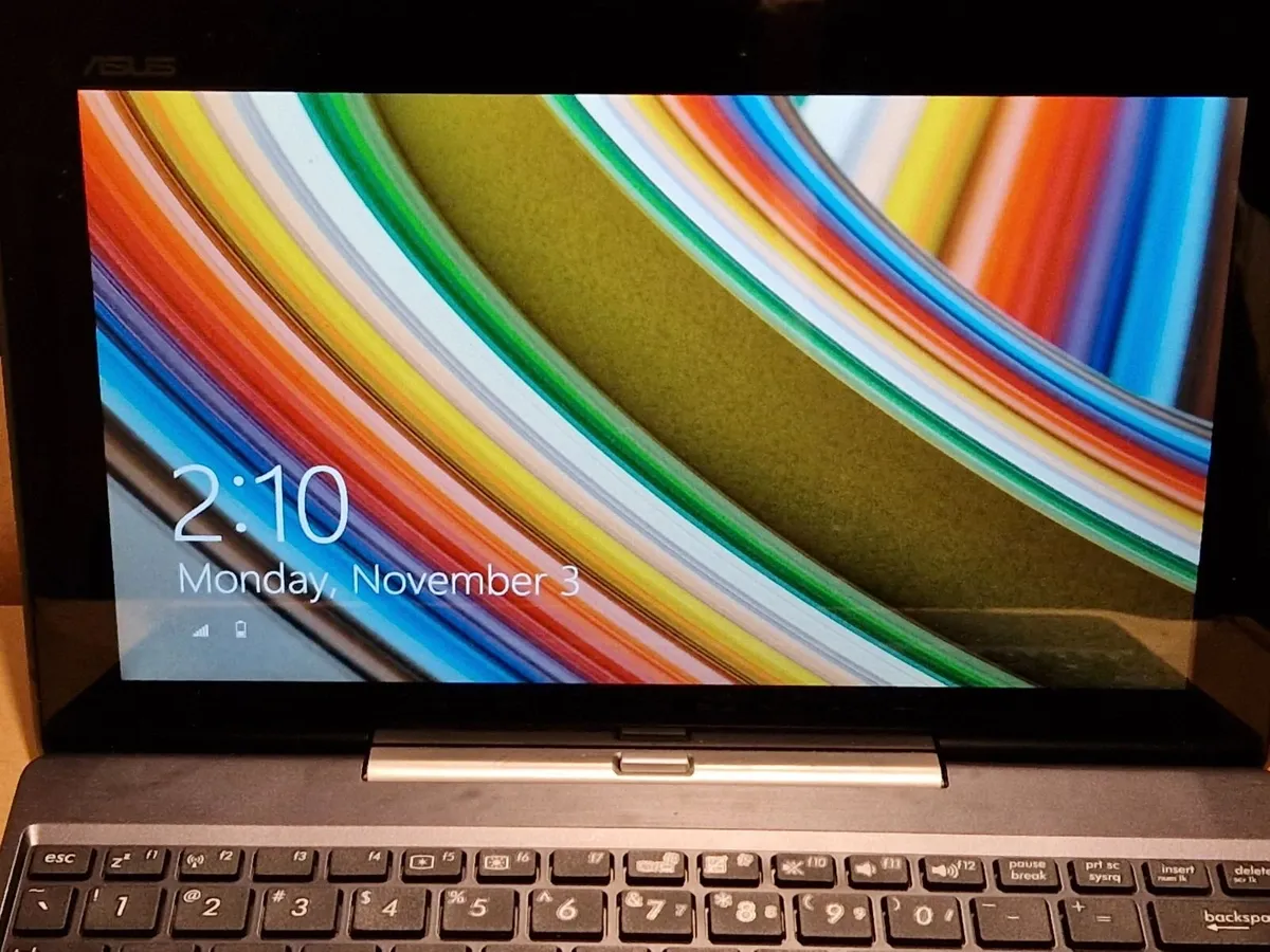 ASUS Laptop Tablet CN9935, Windows 8, 2GB Ram 64GB - Image 2